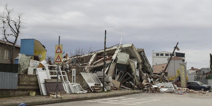 Ümraniye'de Bitişik Haldeki İki Bina Çöktü