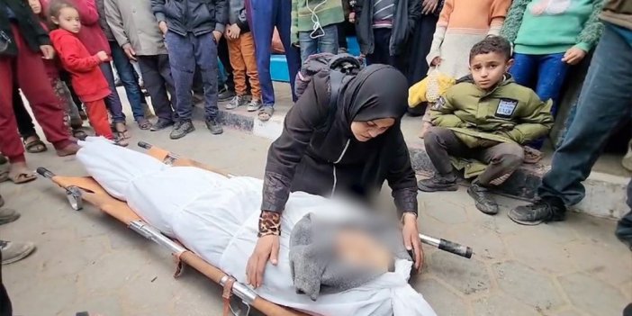 Filistinli Anne İsrail'in Gazze Saldırılarında İki Oğlunu Bir Gün Arayla Toprağa Verdi