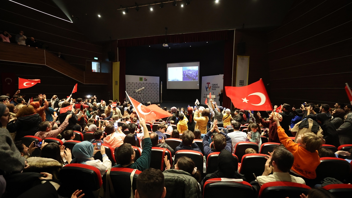 Türkiye'nin İlk Uzay Yolculuğunu Vatandaşlar Planetaryumlarda Ve Bilim Merkezlerinde Coşkuyla İzledi