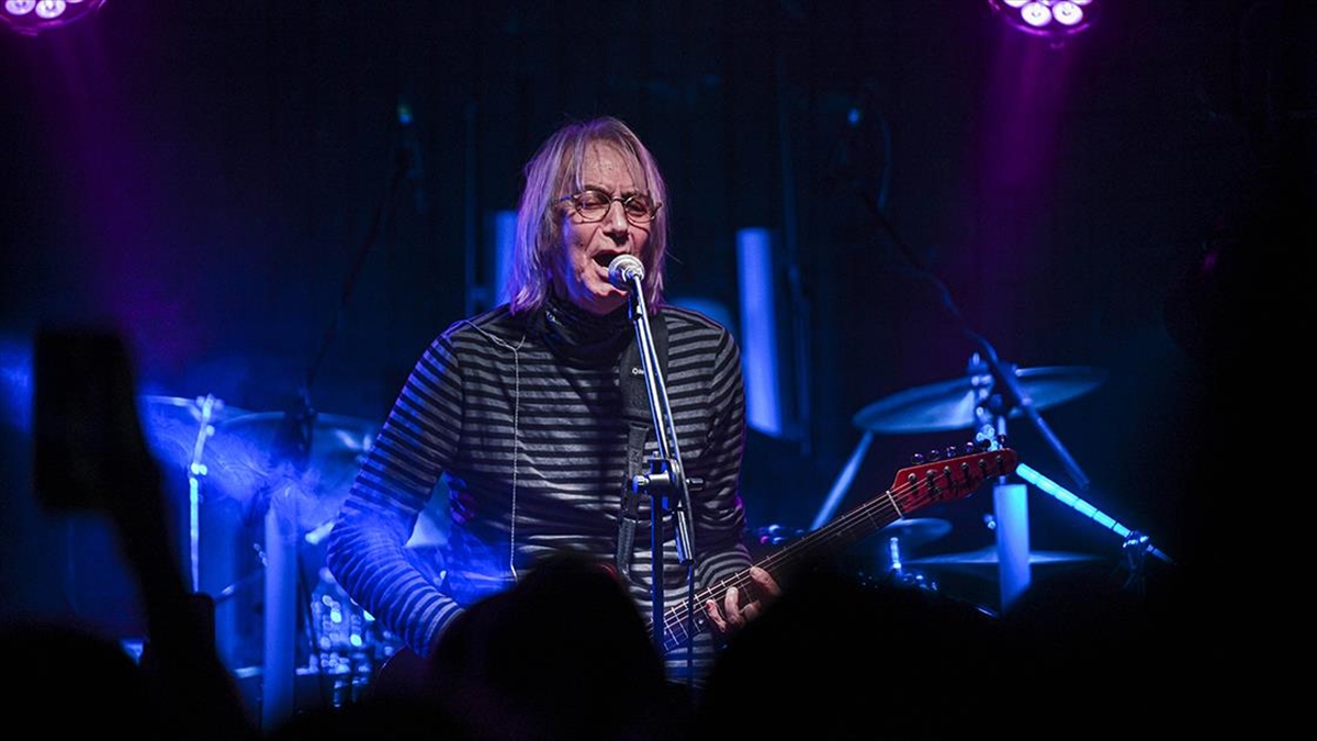 Bulutsuzluk Özlemi, Şarkılarını Gazze'de Öldürülen Çocuklar İçin Söyledi