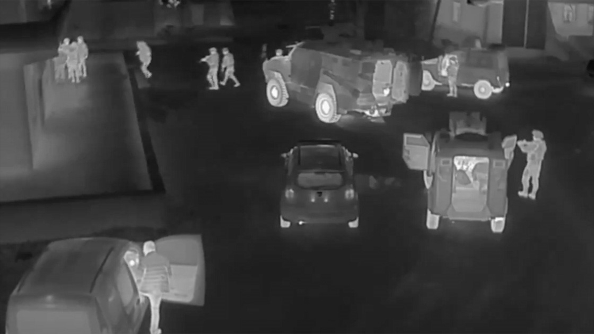 "Kalkan-8" Operasyonlarında 37 Göçmen Kaçakçısı Yakalandı