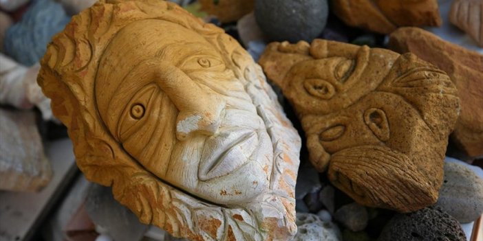 Belgesel İzleyerek Başladığı Taş Yontma Sanatında 2 Bine Yakın Eser Yaptı