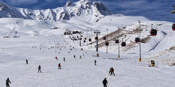Erciyes'te Yarıyıl Tatili Yoğunluğu Yaşanıyor