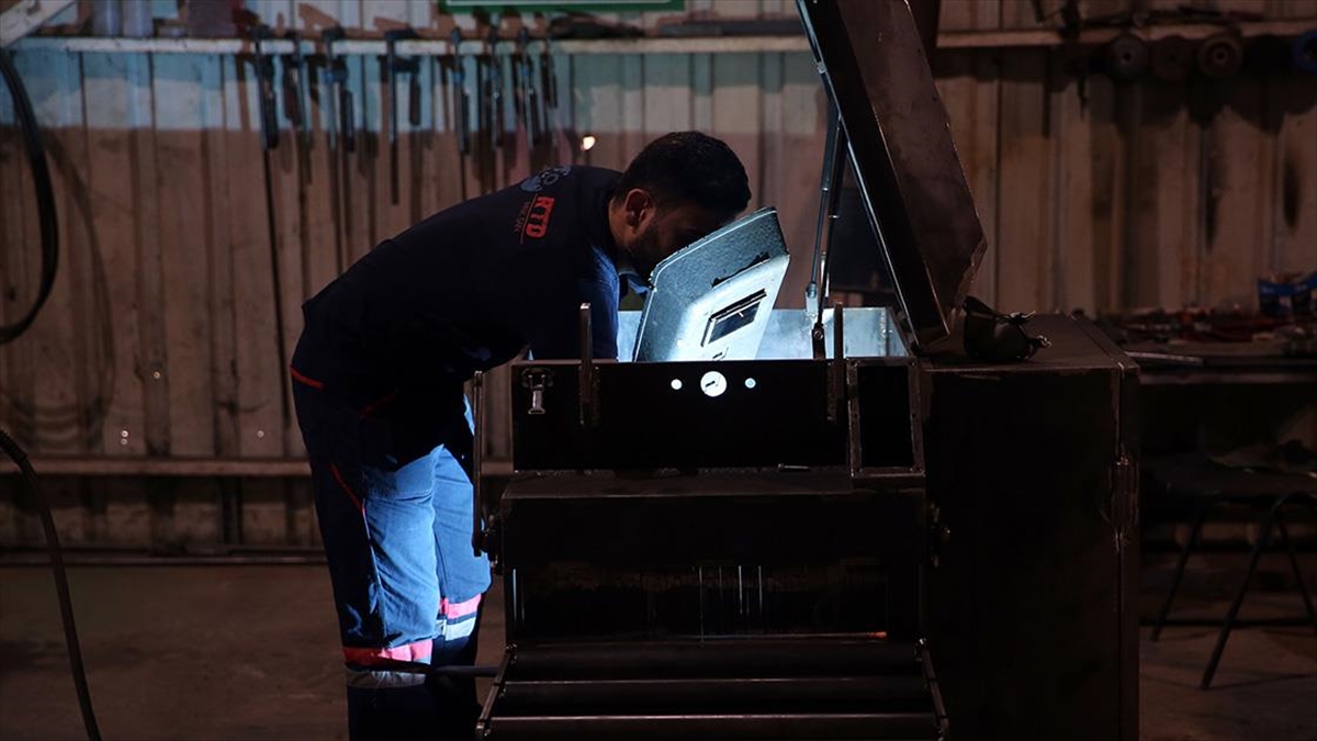 Çıraklıktan Patronluğa Yükselen Kardeşler, Ağaç İşleme Makineleri İhraç Ediyor