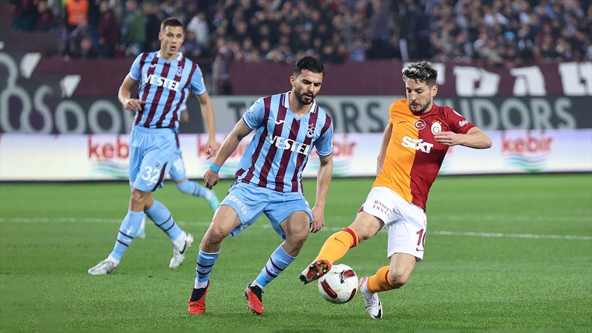 Galatasaray, Trabzon'da Farklı Kazandı
