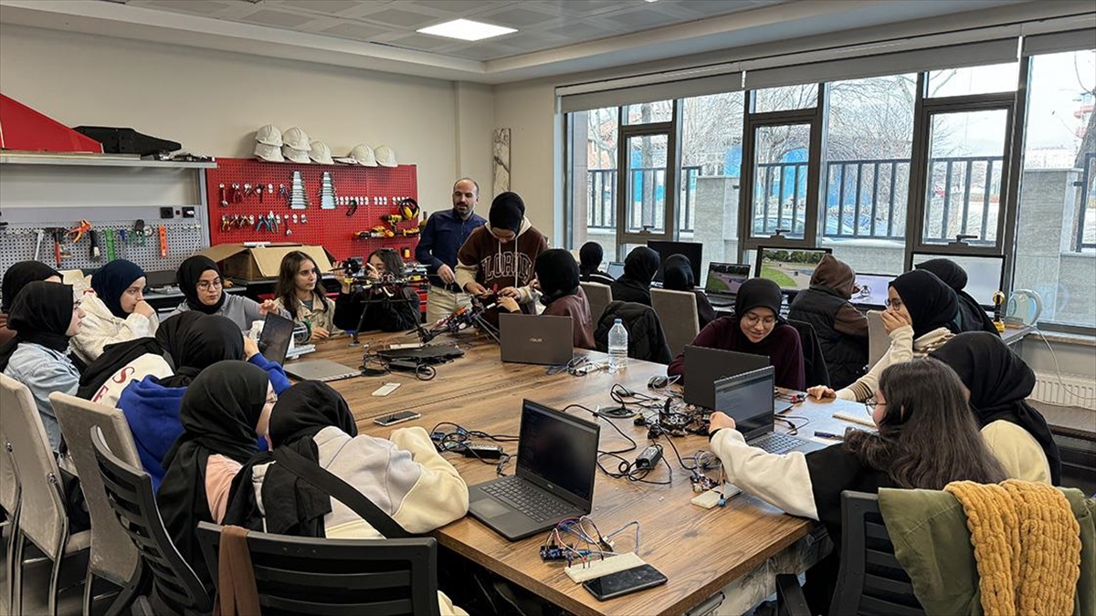 Sömestir Tatilinde Bile Okullarından Ayrı Kalamıyorlar