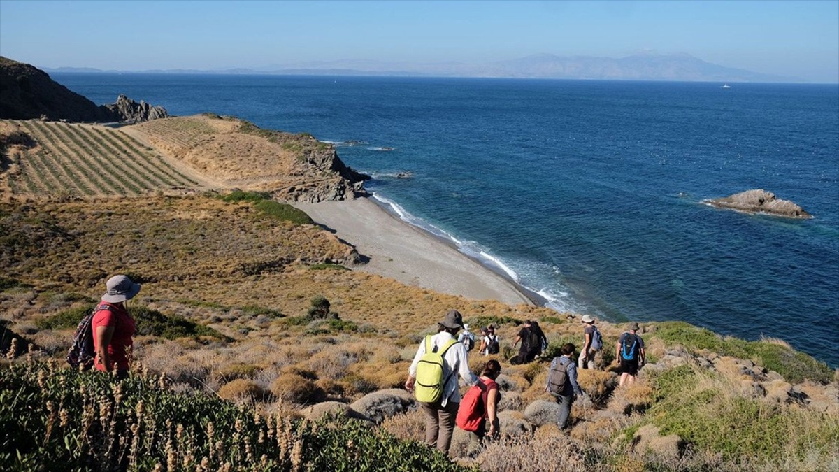 Karaburun'daki Yüzey Araştırması 11 Bin Yıl Öncesine Işık Tutuyor