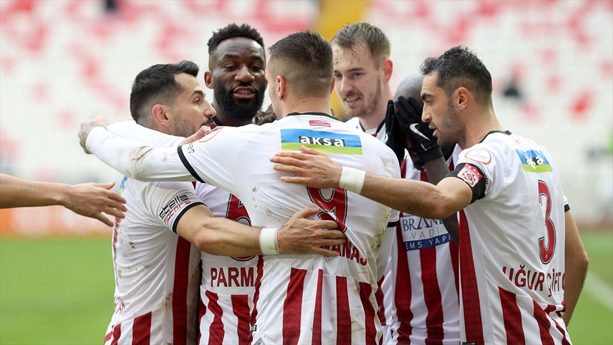 Sivasspor, Süper Lig'de Yarın Antalyaspor'a Konuk Olacak