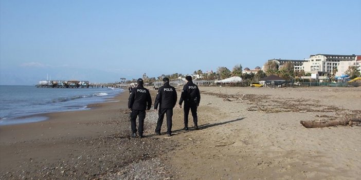 Antalya'da Polis Ekipleri Cansız Bedenlerin Vurduğu Sahillerde Devriye Geziyor