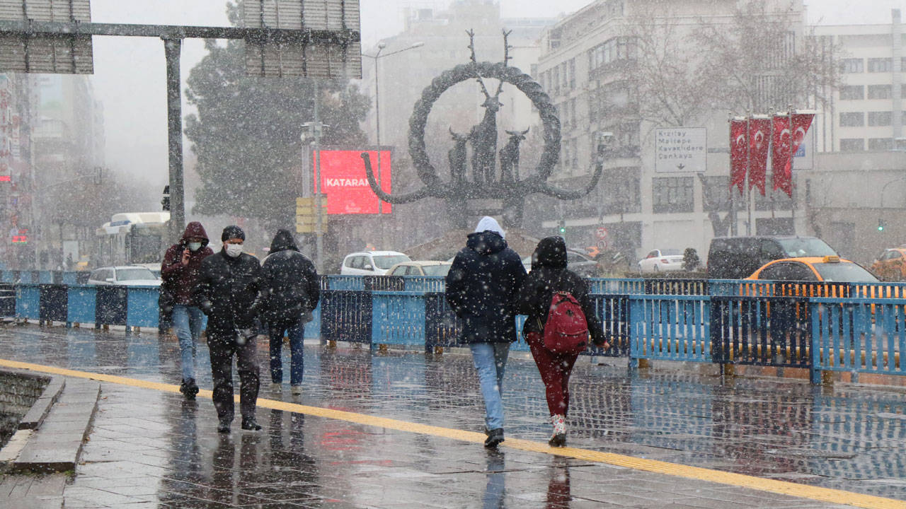 Tarih verildi: İstanbul'a yağmur, Ankara'ya kar geliyor