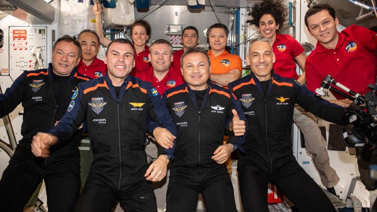 İlk Türk Astronot Gezeravcı Uzaydan Fotoğraf Paylaştı