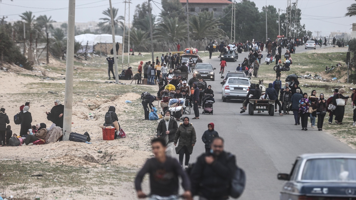 İsrail'in Gazze'ye Düzenlediği Saldırılarda Öldürülenlerin Sayısı 25 Bin 700'e Çıktı