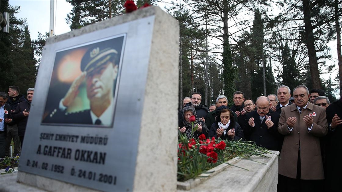 Şehit Emniyet Müdürü Ali Gaffar Okkan, Sakarya'da Mezarı Başında Anıldı