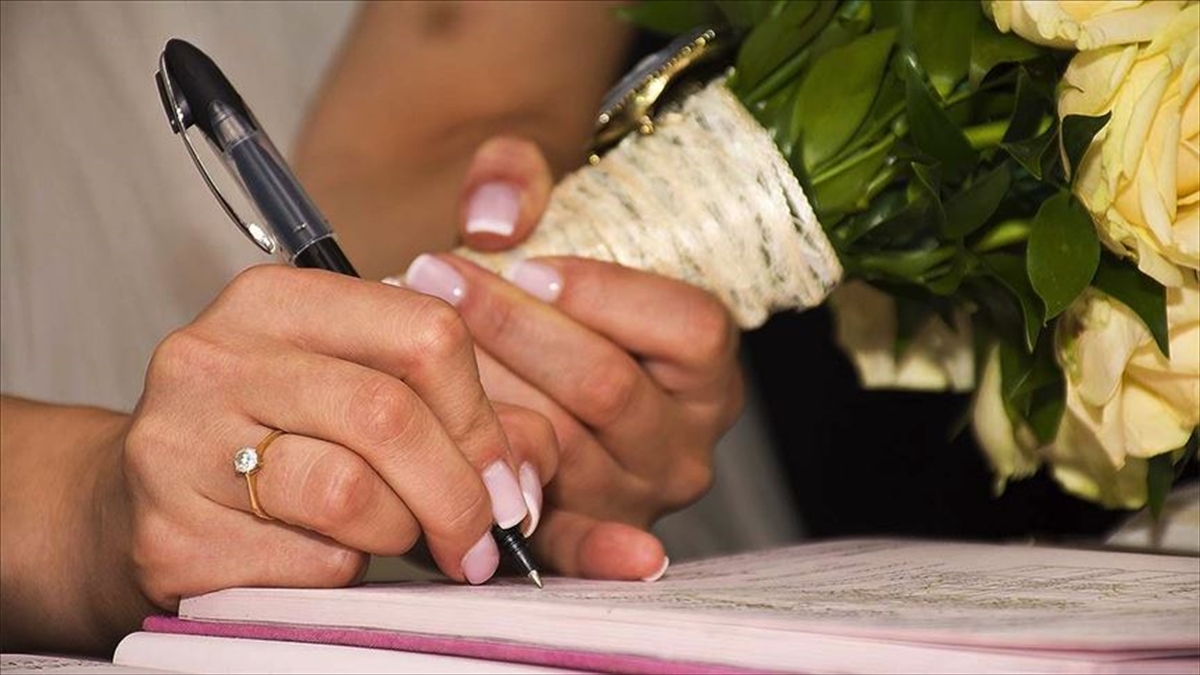 Evlenen Kadının Kocasının Soyadını Almasını Öngören Kuralın İptali Yürürlüğe Giriyor