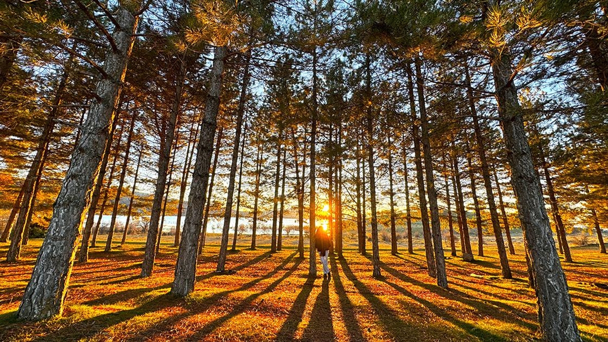 Hazar Gölü'nde Gün Batımı Güzelliği