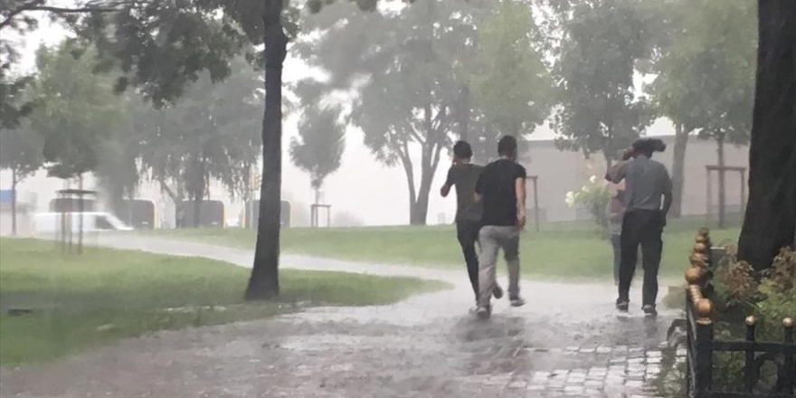 Meteorolojiden Yarın İçin Kuvvetli Sağanak Uyarısı