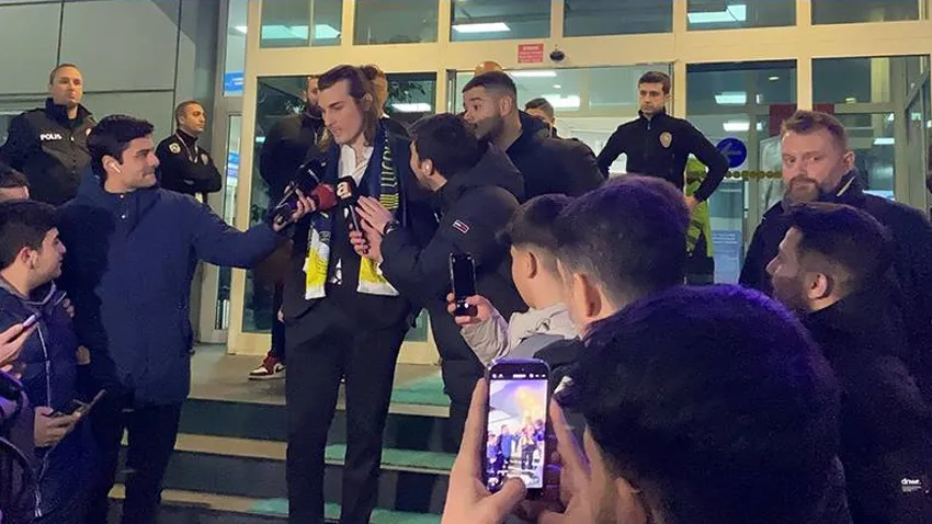 Fenerbahçe, Çağlar Söyüncü'yü resmen duyurdu