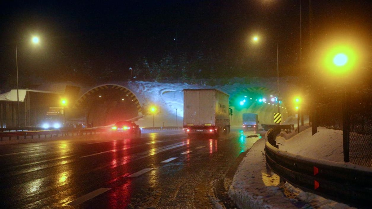 Bolu Dağı'nda Kar Yağışı Etkili Oluyor