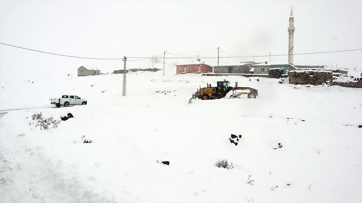 Iğdır'ın Dağ Köyleri Ve Yüksek Kesimleri Beyaza Büründü