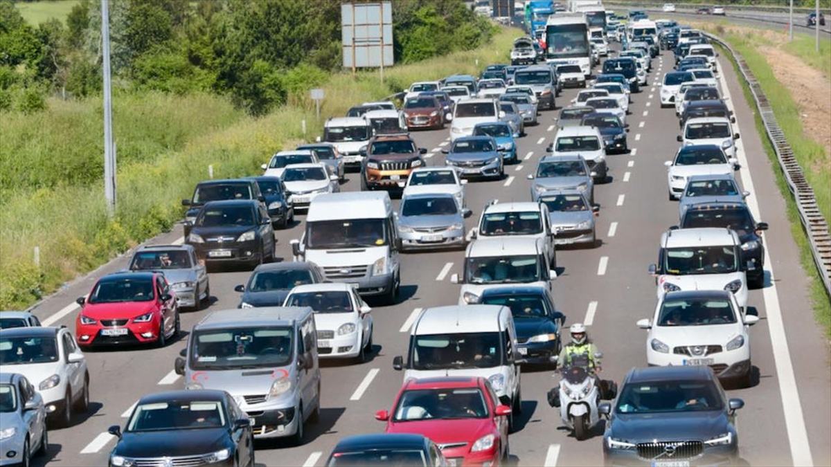 Otomobilde "Gri" Renk "Beyazı" Tahtından Etti