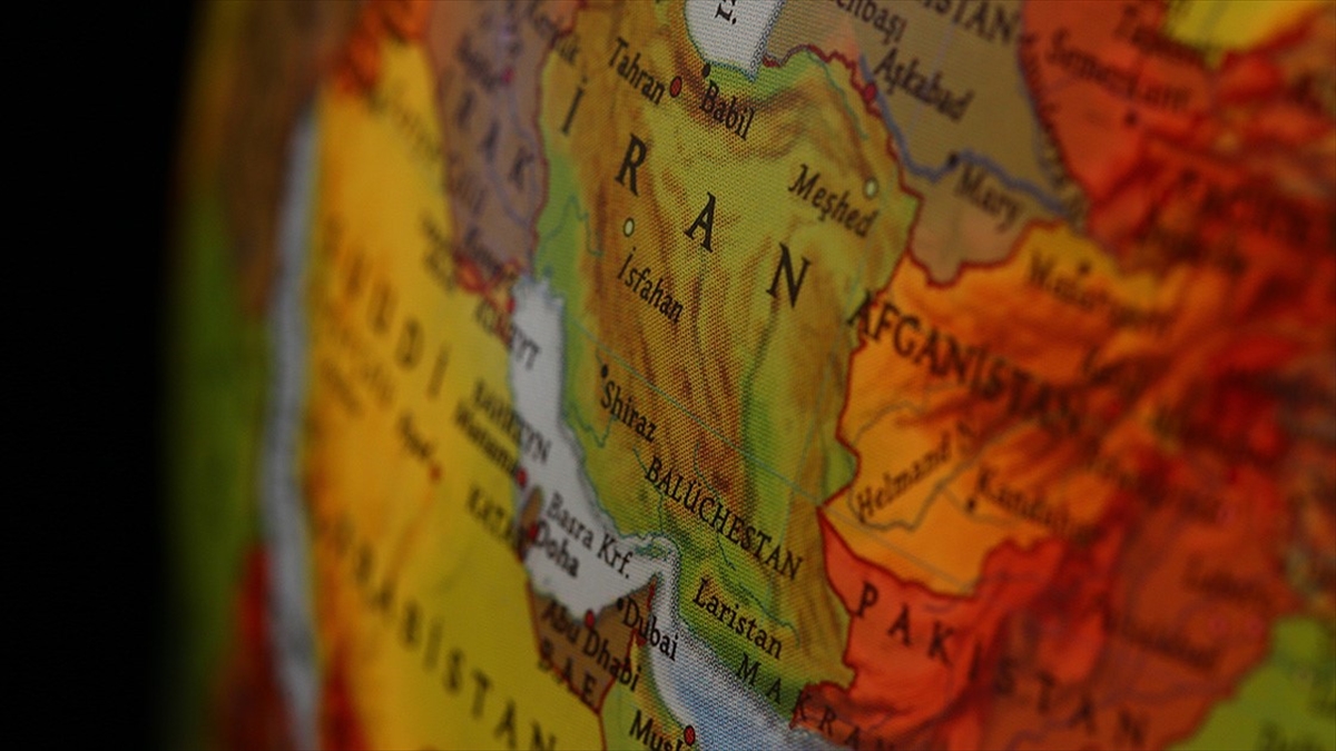 İran Basra Körfezi'nde Yabancı Bayraklı Bir Tankere El Koydu