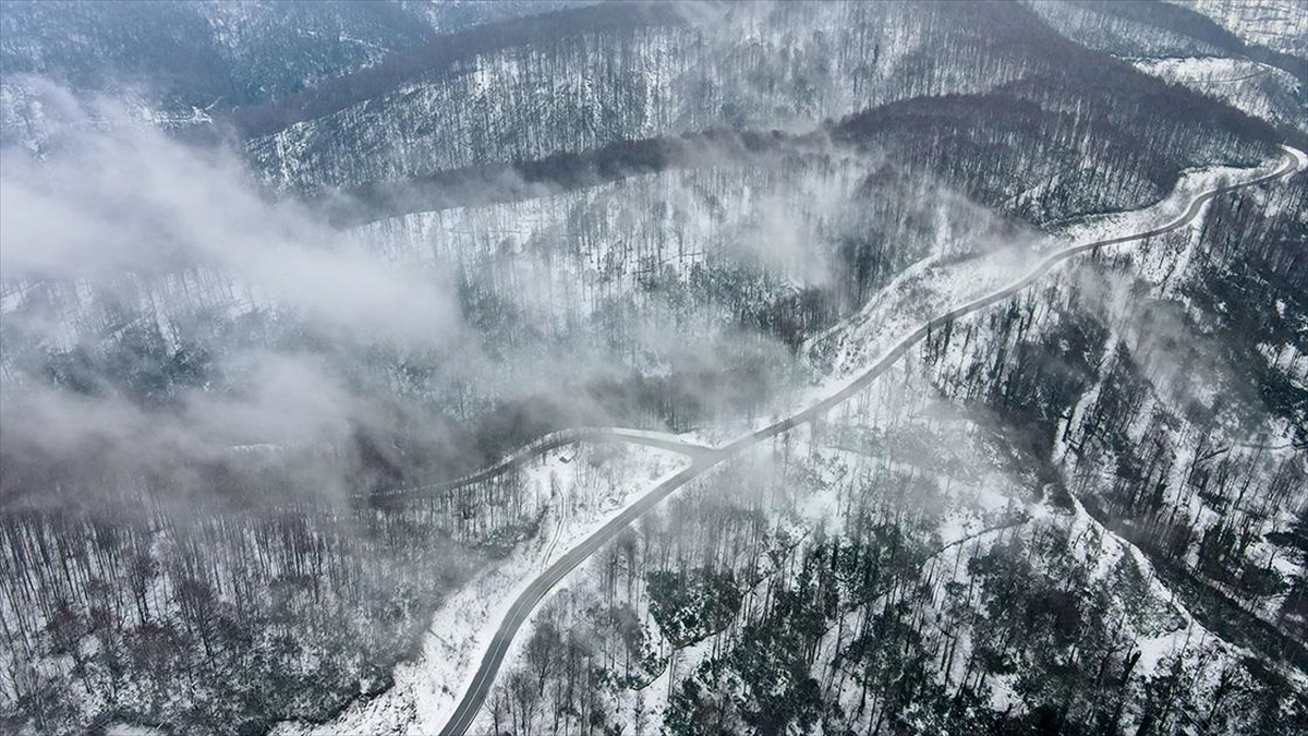 Düzce Ve Sakarya'nın Yüksek Kesimlerinde Kar Etkili Oluyor