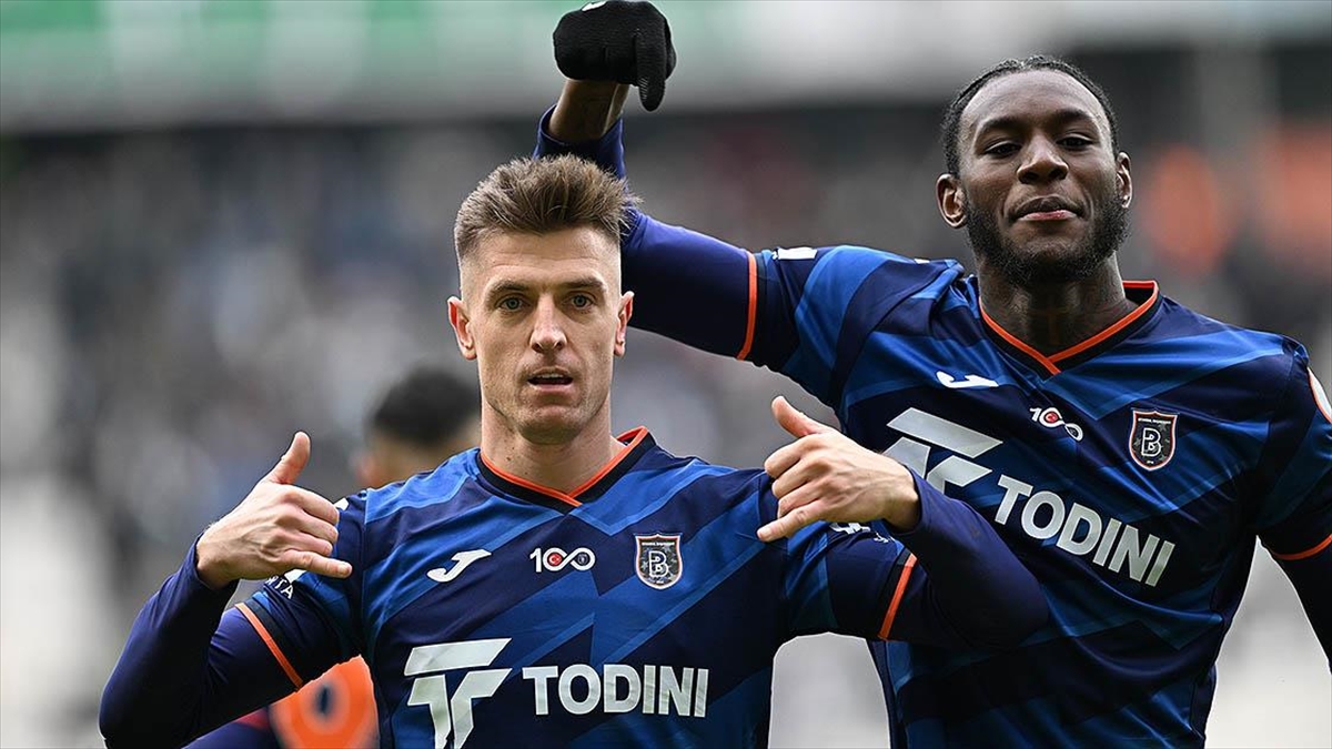 Başakşehir, Konya Deplasmanında 3 Puanı 3 Golle Aldı