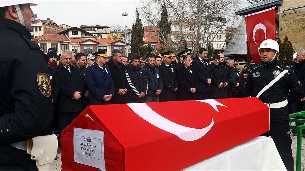 Şehit Polis Memuru Cengiz Parlak, Amasya'da Son Yolculuğuna Uğurlandı