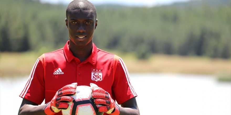 Sivasspor Kalecisi Samassa Hastaneye Kaldırıldı