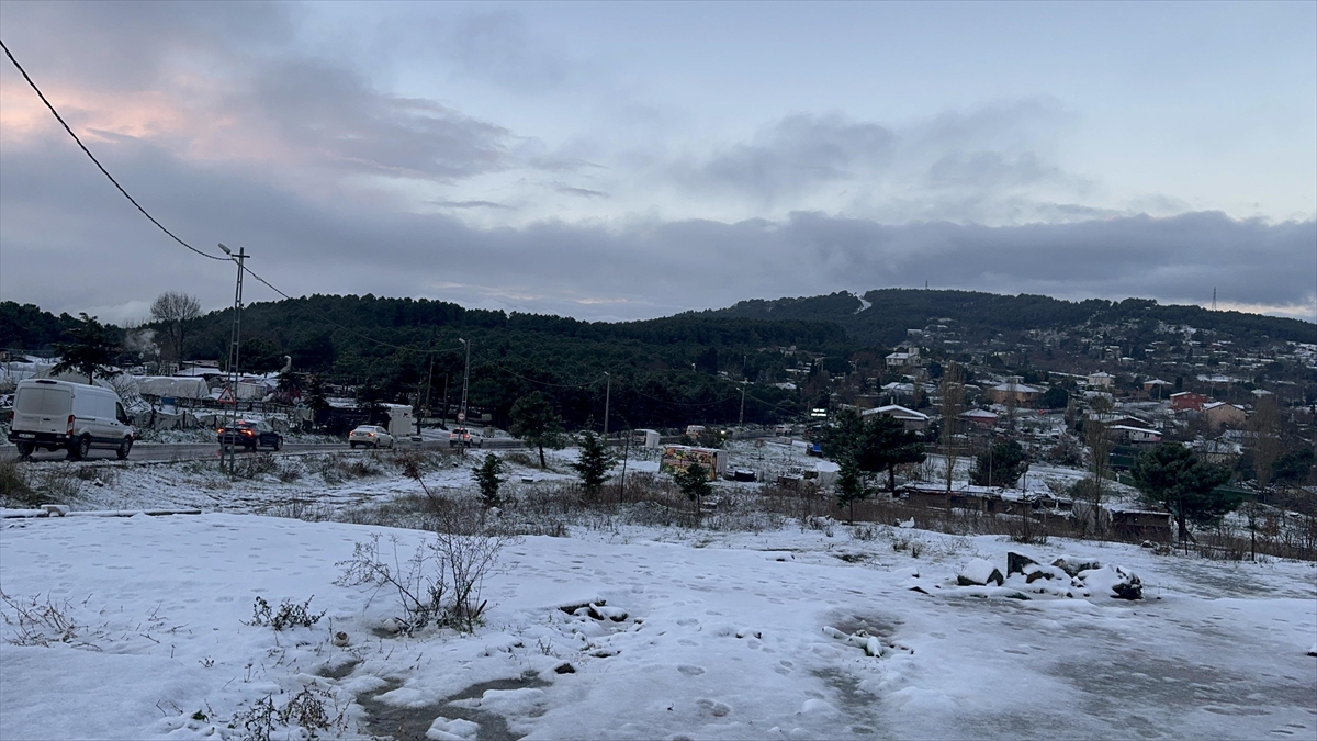 İstanbul'un Bazı İlçelerinde Kar Yağışı Etkili Oldu