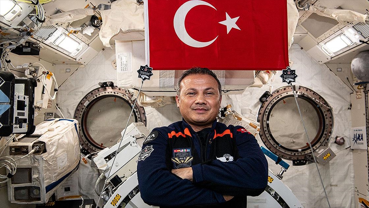 Astronot Gezeravcı, Bugün Yer Çekimsiz Ortamın Bağışıklık Sistemine Etkisini Araştırıyor