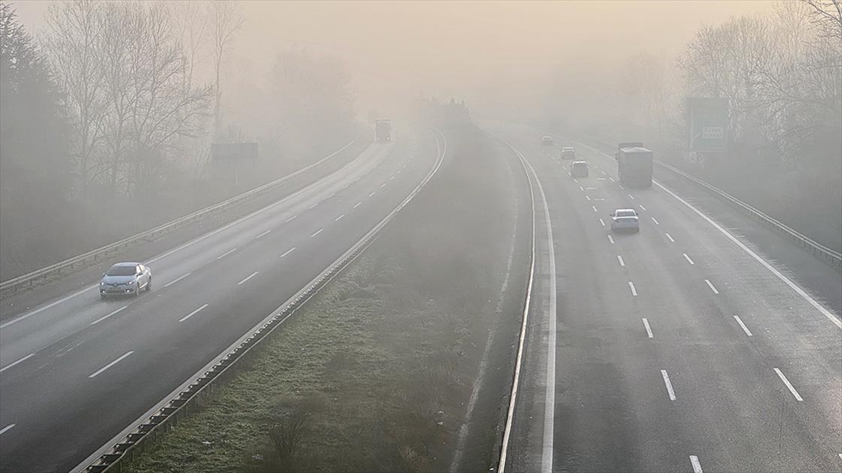 Anadolu Otoyolu'nda Sis Görüş Mesafesini Düşürdü
