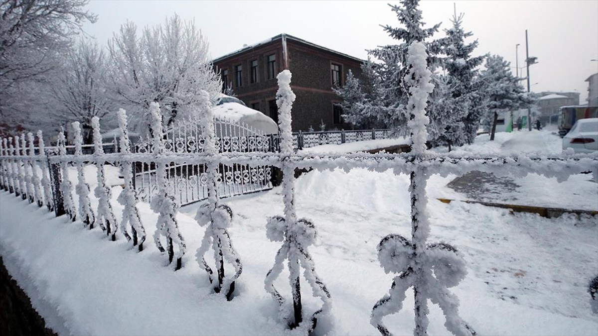 Ardahan'da Hava Gece Sıfırın Altında 25 Derece