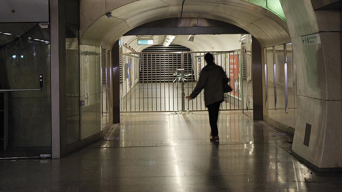 Fransa'da Toplu Taşıma Çalışanlarının Grevi 2024 Paris Olimpiyatları'nı Olumsuz Etkileyebilir