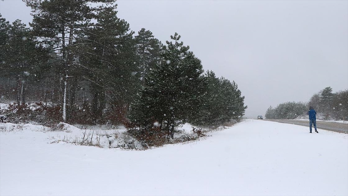 Çanakkale'nin Yüksek Kesimlerinde Kar Etkili Oluyor