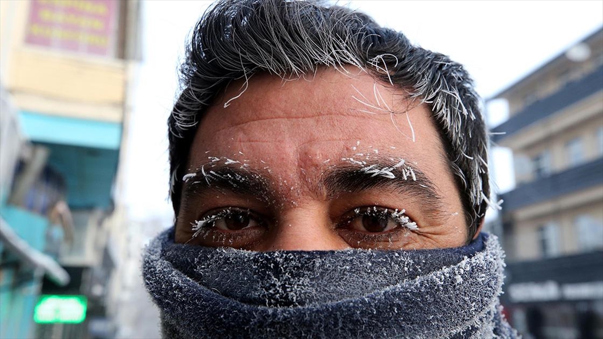 Termometrelerin Gece Eksi 31'i Gösterdiği Ardahan Buz Kesti