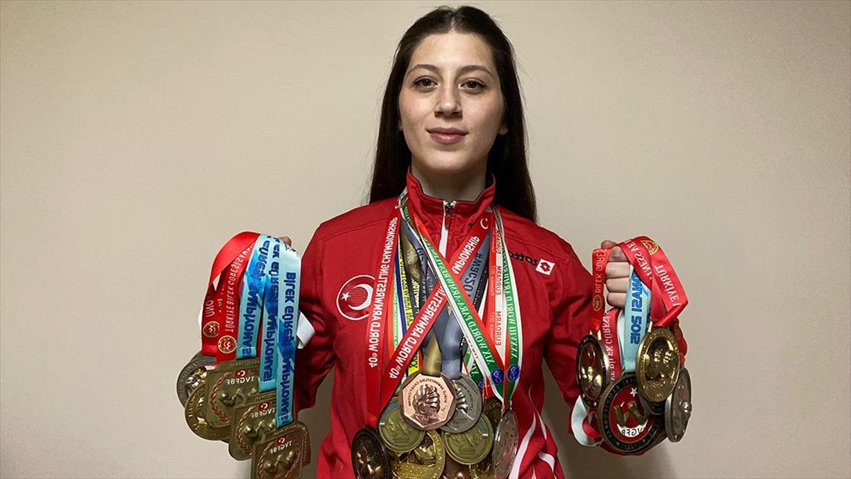 Bilek Güreşinin Şampiyon "sultan"ı, Yeni Madalyalar İçin İddialı