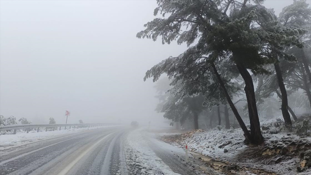 Adana Ve Mersin'in Yüksek Kesimlerinde Kar Yağışı Etkili Oluyor