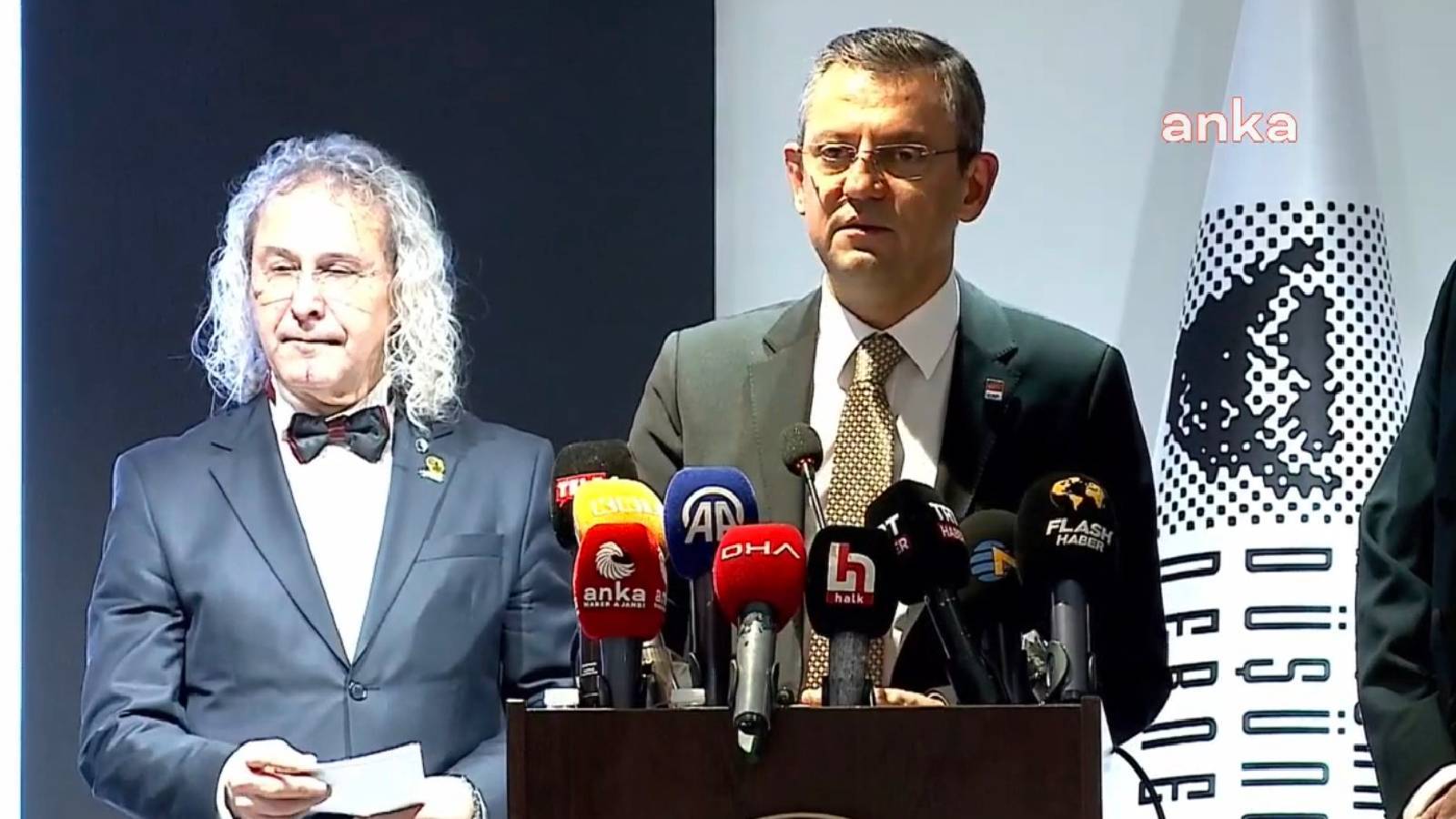 Özgür Özel: Filenin Sultanları şampiyon olduklarında ağladım