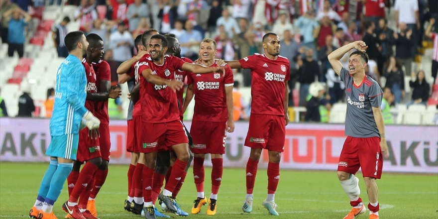 Sivasspor'da Yüzler Gülüyor
