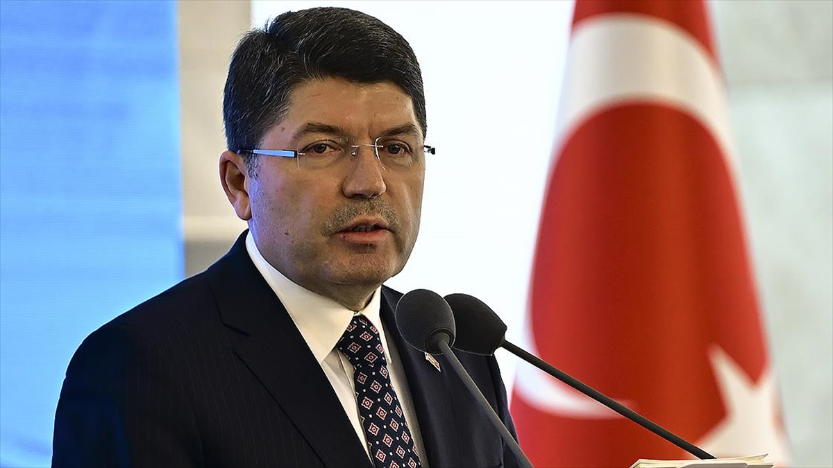 Adalet Bakanı Tunç'tan İstanbul Ve İzmir'deki Saldırılara İlişkin Açıklama
