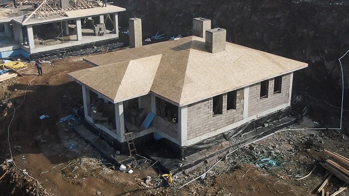 Şehit Özdemir'in Depremzede Ailesine Evi Bu Ay Teslim Edilecek