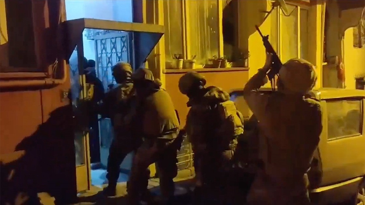 "kafes-34" Operasyonunda Organize Suç Örgütü Üyesi 13 Şüpheli Yakalandı