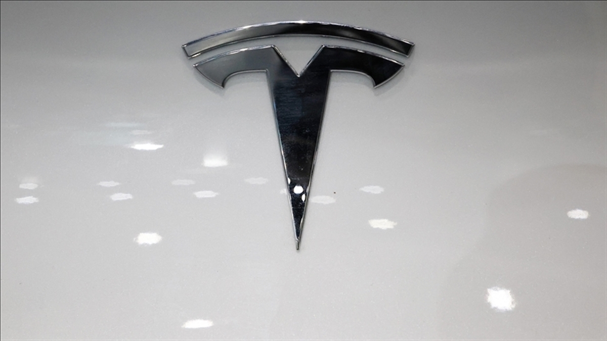 Tesla, Yaklaşık 2,2 Milyon Aracını Geri Çağırıyor