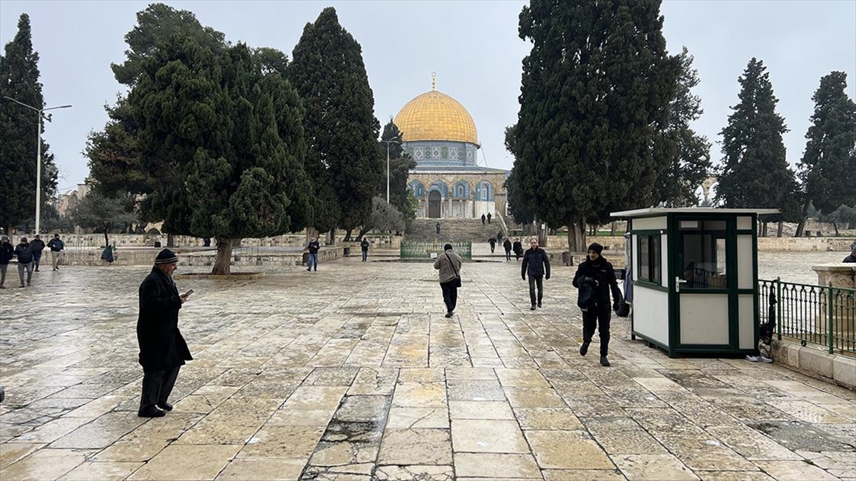 İsrail Güçleri Mescid-i Aksa'da Cuma Namazı Kılınmasını 17 Haftadır Kısıtlıyor