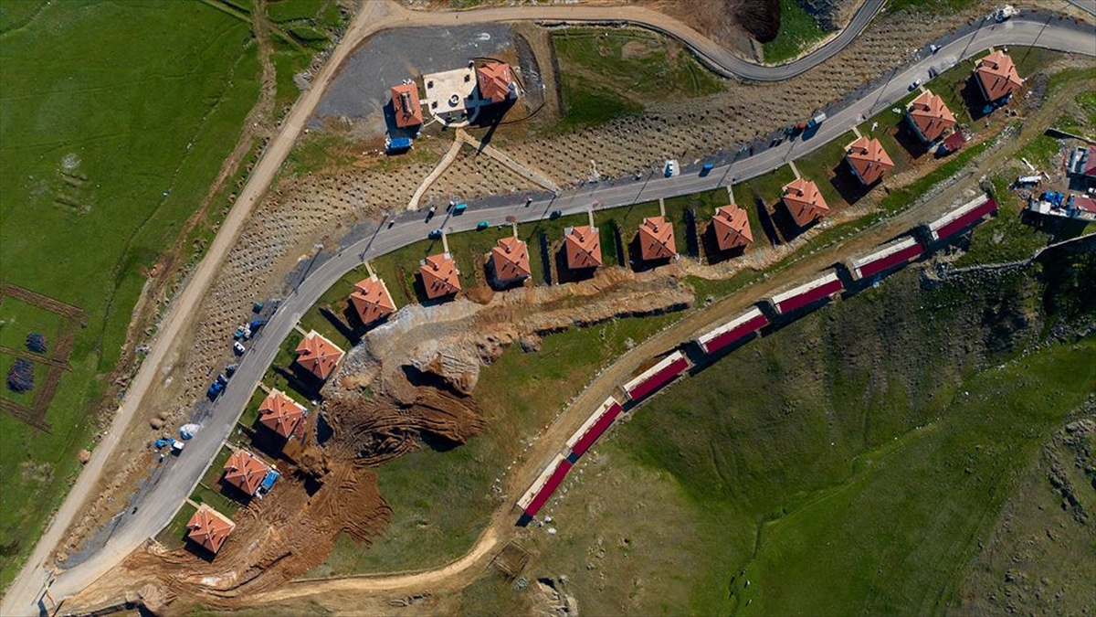 Depremlerden 2 Ay Sonra Köy Evlerine Kavuşan Afetzedeler Kendilerini Daha Güvende Hissediyor