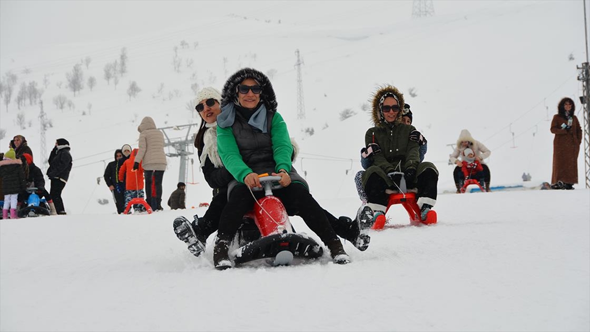 Bitlis'teki Kayak Merkezi Yarıyıl Tatilinde Binlerce Kişiyi Ağırladı