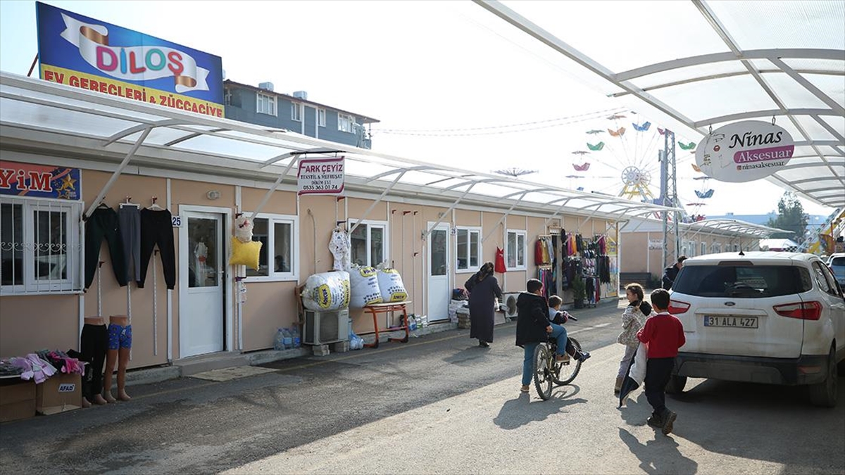 Hatay'da Depremzede Esnaf Prefabrik Çarşılarda Hizmet Veriyor