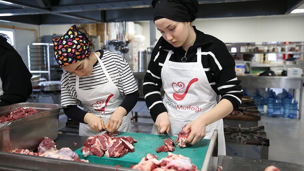 "gönül Mutfağı"nda Kazanlar "taziye Yemeği" İçin Kaynayacak