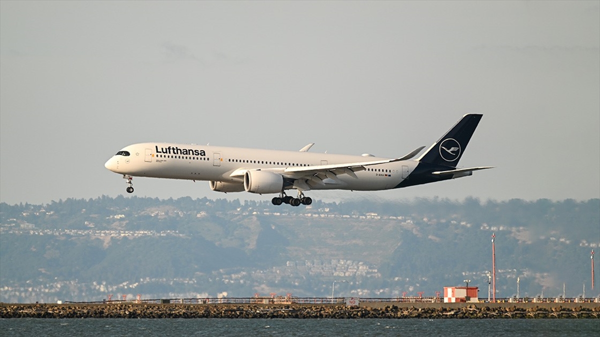 Almanya'da Hava Yolu Şirketi Lufthansa'nın Çalışanları Uyarı Grevine Gidecek